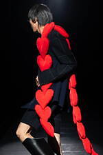 ミスターイット 2024-25年秋冬コレクション、日常の中で装うオートクチュール｜写真22