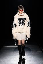 ミスターイット 2024-25年秋冬コレクション、日常の中で装うオートクチュール｜写真23