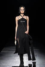 ミスターイット 2024-25年秋冬コレクション、日常の中で装うオートクチュール｜写真25