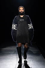 ミスターイット 2024-25年秋冬コレクション、日常の中で装うオートクチュール｜写真28