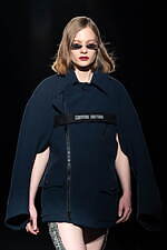 ミスターイット 2024-25年秋冬コレクション、日常の中で装うオートクチュール｜写真30