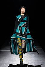 ミスターイット 2024-25年秋冬コレクション、日常の中で装うオートクチュール｜写真32