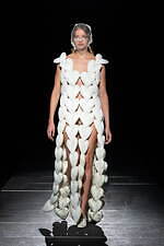 ミスターイット 2024-25年秋冬コレクション、日常の中で装うオートクチュール｜写真51