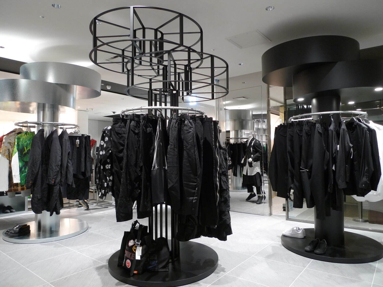 コム デ ギャルソン“CdG”ロゴ限定バッグ、伊勢丹新宿店メンズ館ショップリニューアルで｜写真21