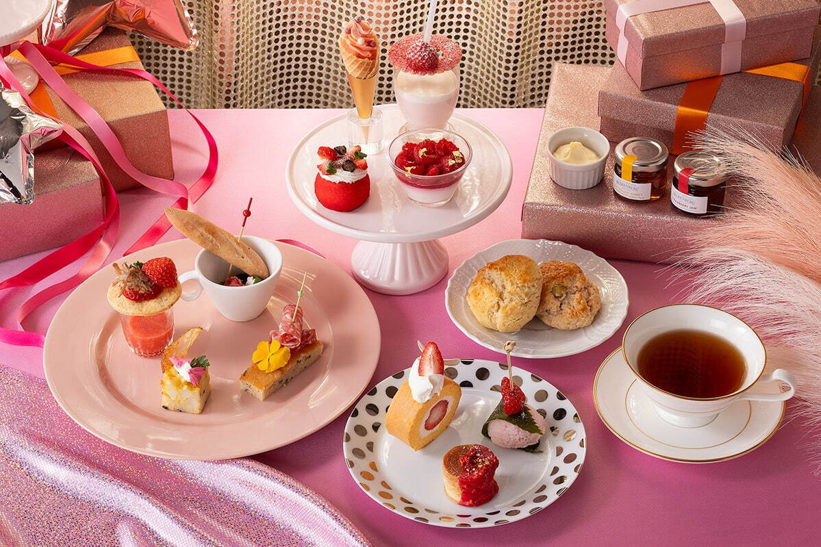「ピンクアフタヌーンティー」スイスホテル南海大阪で、“桜＆ベリー”のグラススイーツや苺ロールケーキ｜写真1