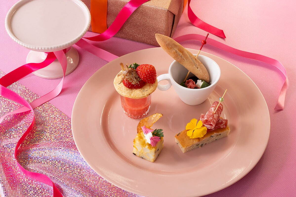 「ピンクアフタヌーンティー」スイスホテル南海大阪で、“桜＆ベリー”のグラススイーツや苺ロールケーキ｜写真3