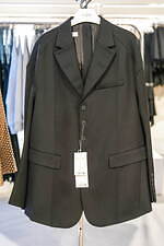 H&M×ロクのウィメンズ＆メンズウェア、二重デザインのトレンチコートやコルセットベースのトップスなど｜写真28