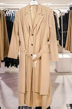 H&M×ロクのウィメンズ＆メンズウェア、二重デザインのトレンチコートやコルセットベースのトップスなど｜写真25