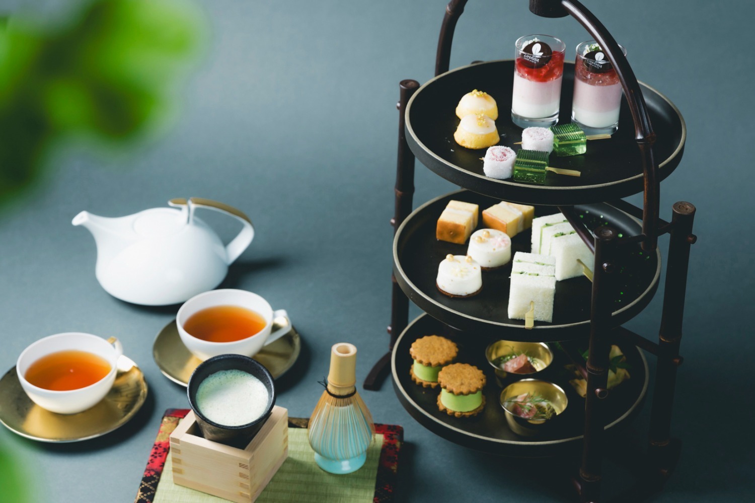 GREEN｜ダーワ・悠洛 京都×亀屋良長のコラボアフタヌーンティー、桃の和菓子や“梅酒香る”寒天など和洋スイーツ