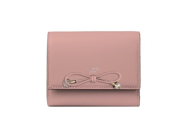 ジミー チュウ24年夏バッグ＆革小物、ゆったり横長フォルムのショルダーや“結び目”モチーフの財布