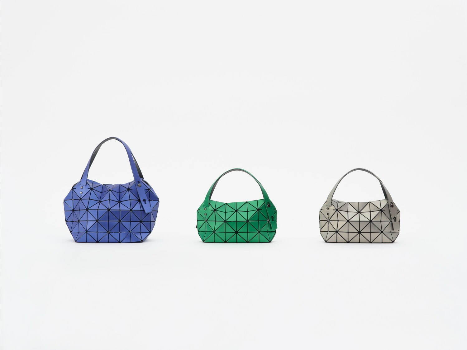 BAO BAO ISSEY MIYAKE 24年4月の新作バッグ、輝くヴィヴィッド