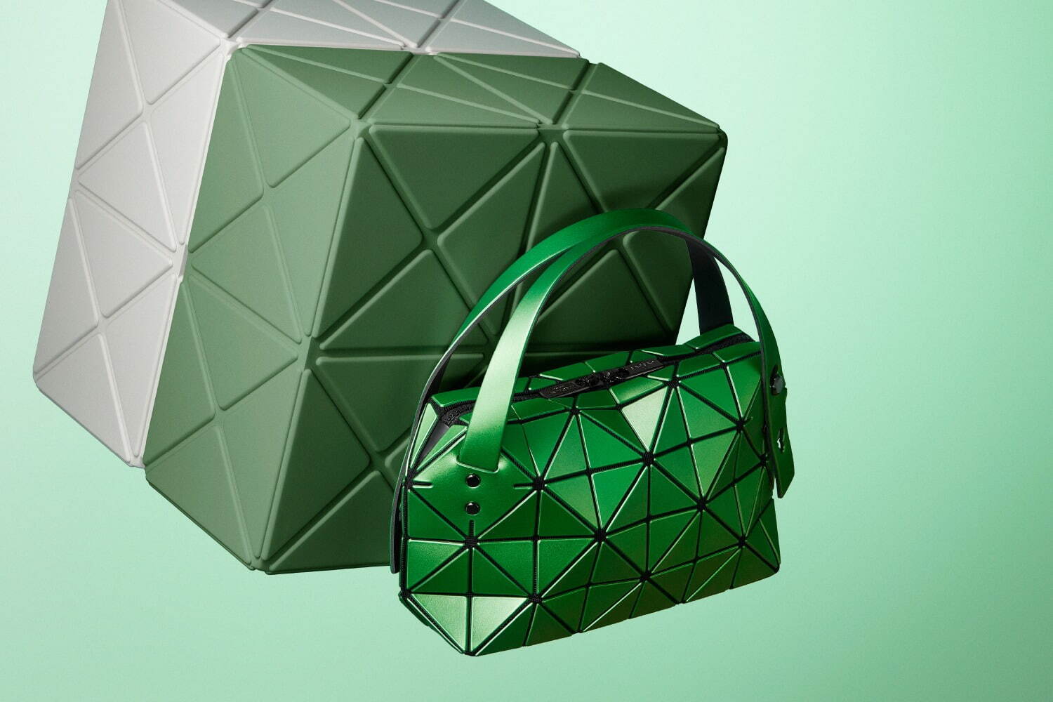 BAO BAO ISSEY MIYAKE 24年4月の新作バッグ、輝くヴィヴィッドカラーのトートなど｜写真7