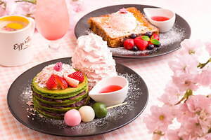 エッグスンシングス春限定スイーツ、“桜と抹茶”のつぶあんサンドパンケーキ＆桜フレンチトースト｜写真1