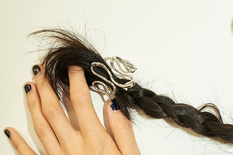 ボーニー初のヘアジュエリー、“波のようにうねる”バレッタ＆存在