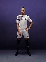 レアル　マドリード　ユニフォーム　ヨウジ　ヤマモト　ベイル 山本耀司、レアル・マドリードのユニフォームをデザイン