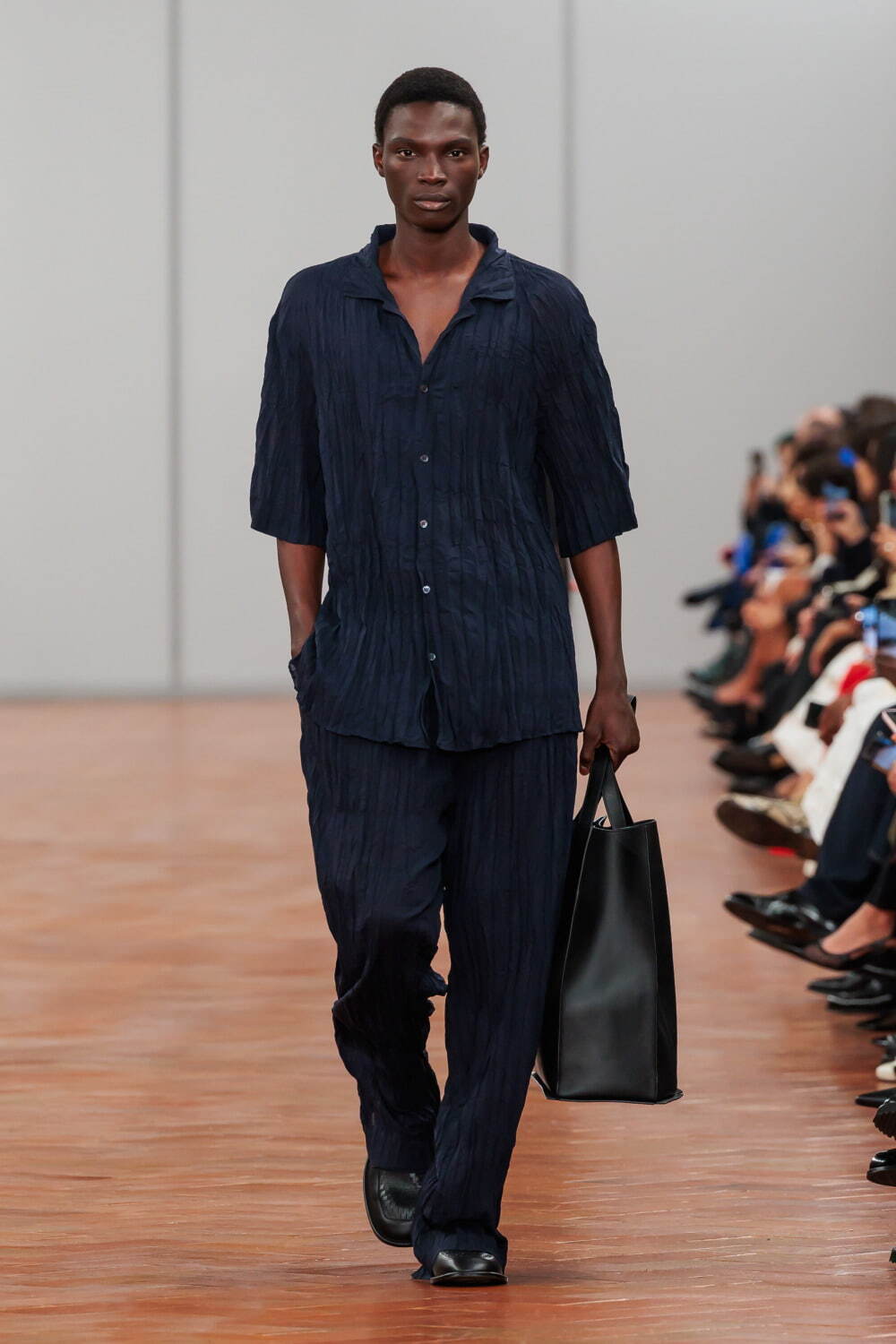 コス(COS) 2024年春夏ウィメンズ&メンズコレクション  - 写真31