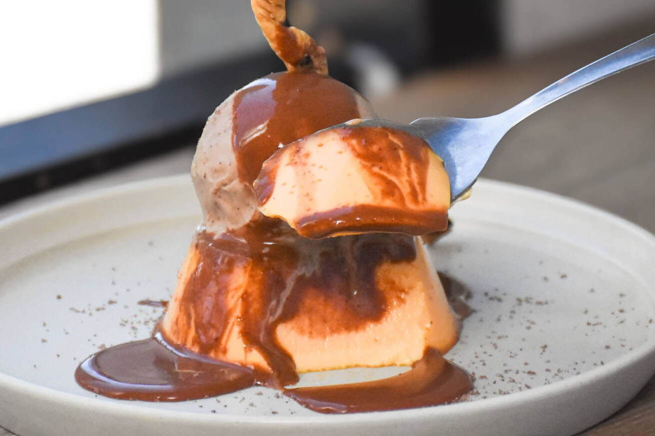 カカオニブ｜ミニマル 富ヶ谷本店から春限定「カカオたまごのプリンとチョコレートアイス」濃厚チョコレートを合わせて