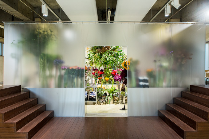 表参道のコンセプトストア「the POOL」に、東信による花屋が限定オープン | 写真