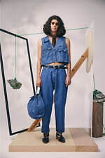 サスクワァッチファブリックス×キャサリン ハムネットのデニムウェア、“スローガン入り”Tシャツなど｜写真5