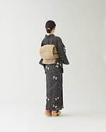 ザ・ヤード 2024年春夏きもの - 茜色の有松鳴海絞りのゆかたや縄文編みのコラボバッグなど｜写真18