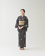 ザ・ヤード 2024年春夏きもの - 茜色の有松鳴海絞りのゆかたや縄文編みのコラボバッグなど｜写真17