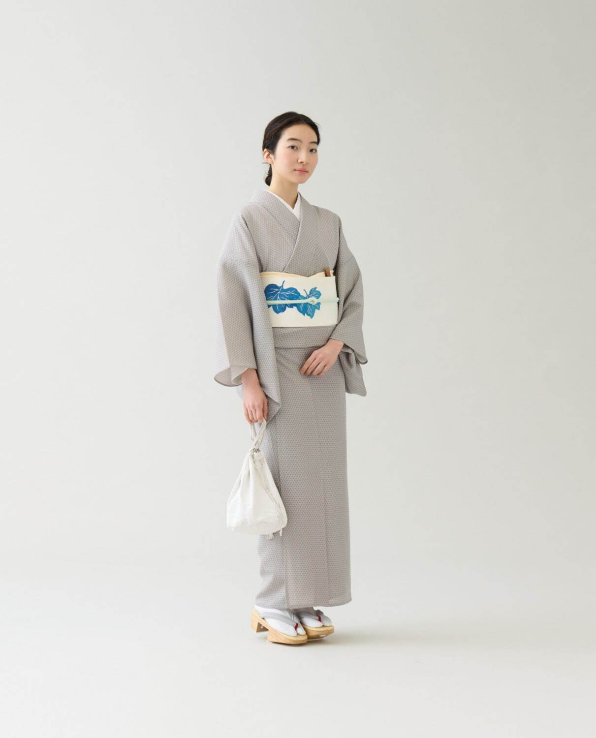 ザ・ヤード 2024年春夏きもの - 茜色の有松鳴海絞りのゆかたや縄文編みのコラボバッグなど｜写真4