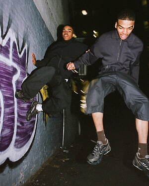 ミズノ×ヴァイナルアーカイブのコラボスニーカー、多彩な素材を用いた異素材MIXアッパー｜写真3