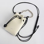 ウジョーから初のバッグ、“花のツボミ”型バッグ＆大ぶりボールチェーン付きポーチ｜写真4