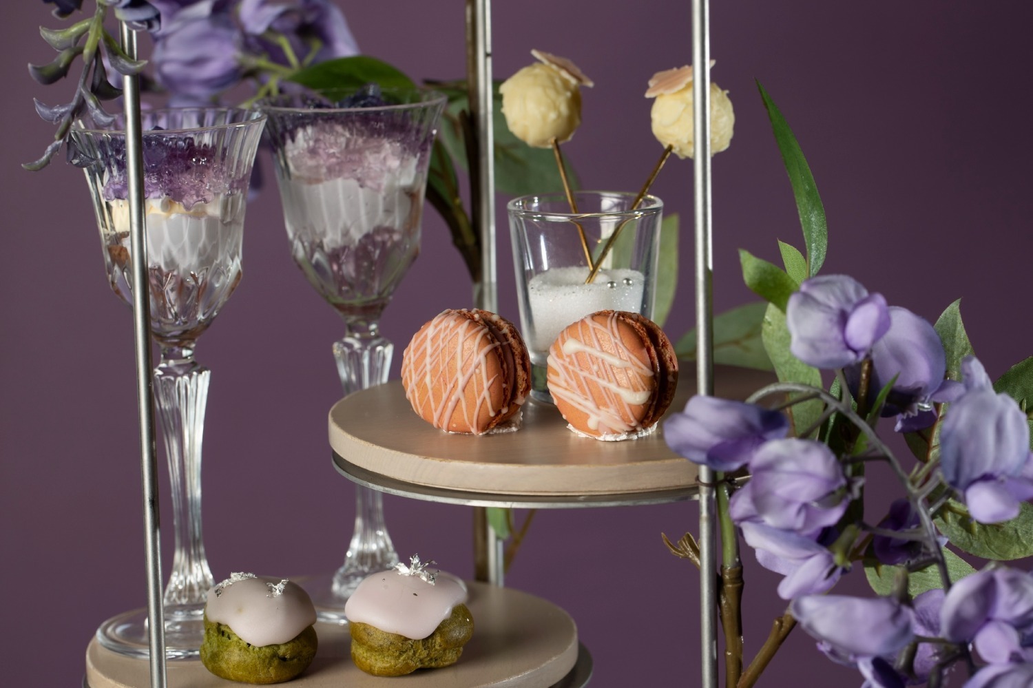 桜スイーツ｜「藤の花＆紫陽花のパープルアフタヌーンティー」六本木ヒルズで、紫に煌めくブルーベリーパフェなど