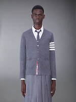 トム ブラウン“4BAR”ストライプのカーディガン、北海道初の期間限定ストアが大丸札幌店で｜写真2