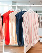 ユニクロ×JW アンダーソン ウィメンズ、英国工芸品着想の配色ライン入りセーターなど｜写真13