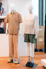 ユニクロ×JW アンダーソン ウィメンズ、英国工芸品着想の配色ライン入りセーターなど｜写真4