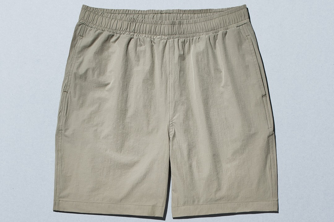 ファミリーマート「コンビニエンスウェア」24年春、ショートパンツ新色ベージュや洗えるキャップなど