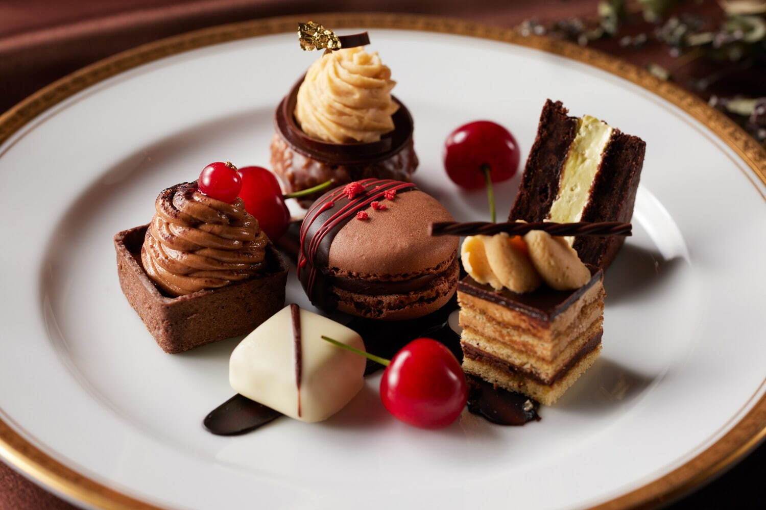 グランドニッコー東京 台場のチョコレートアフタヌーンティー、濃厚カカオのムースショコラやモンブラン｜写真4