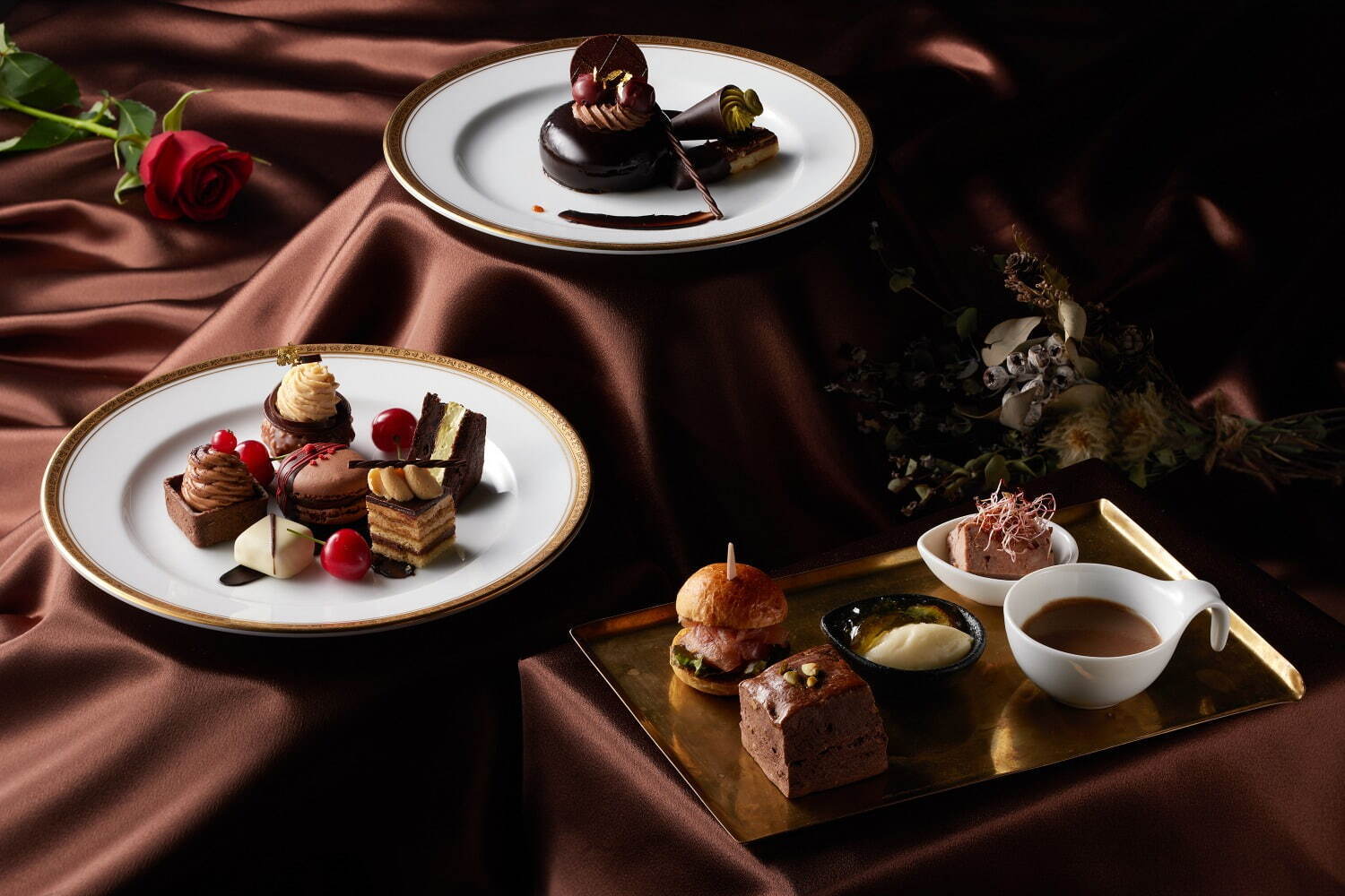 グランドニッコー東京 台場のチョコレートアフタヌーンティー、濃厚カカオのムースショコラやモンブラン｜写真1