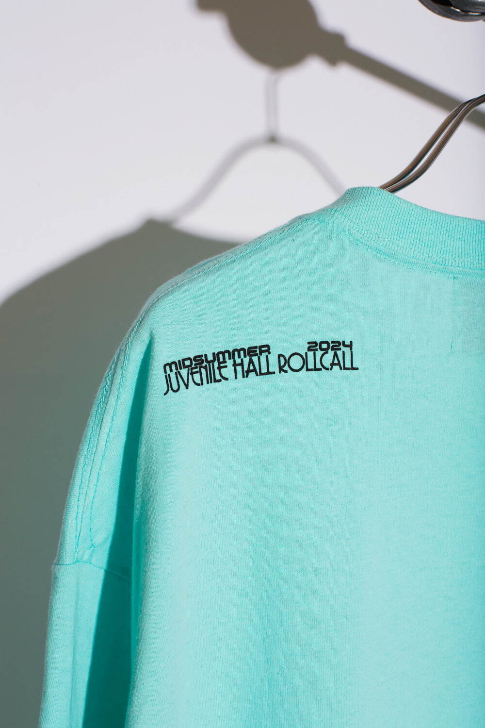 ジュヴェナイル ホール ロールコール×漫画『踊るミシン』Tシャツやスカーフ、鮮やかなグラフィックで｜写真6