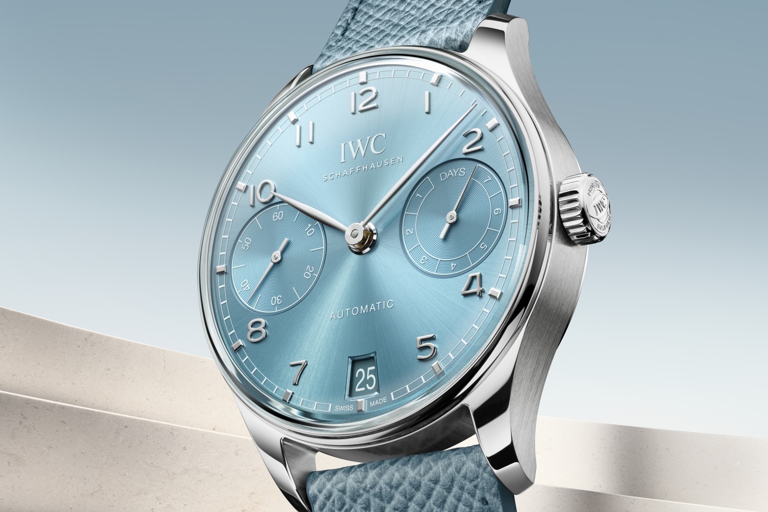 アイコンウォッチ｜IWC腕時計「ポルトギーゼ・オートマテック」24年新作、鮮やかホライゾンブルー文字盤＆スリムケース