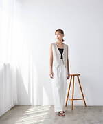 ヤヌークからホワイトデニムのウィメンズボトムス、“脚長”Aラインスカートやルーズストレートパンツ｜写真1