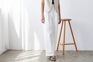 ヤヌークからホワイトデニムのウィメンズボトムス、“脚長”Aラインスカートやルーズストレートパンツ