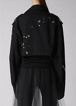 リミ フゥ“花柄レース”のアシンメトリードレス＆安全ピンのチェーン配したドレープジャケット｜写真22