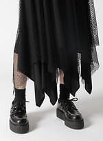 リミ フゥ“花柄レース”のアシンメトリードレス＆安全ピンのチェーン配したドレープジャケット｜写真14