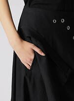 リミ フゥ“花柄レース”のアシンメトリードレス＆安全ピンのチェーン配したドレープジャケット｜写真5