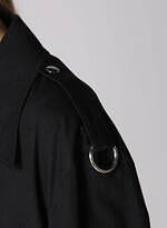 リミ フゥ“花柄レース”のアシンメトリードレス＆安全ピンのチェーン配したドレープジャケット｜写真27