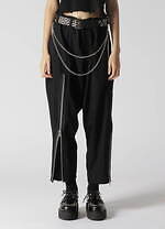 リミ フゥ“花柄レース”のアシンメトリードレス＆安全ピンのチェーン配したドレープジャケット｜写真26