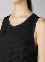 リミ フゥ“花柄レース”のアシンメトリードレス＆安全ピンのチェーン配したドレープジャケット｜写真30