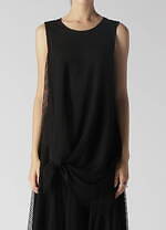 リミ フゥ“花柄レース”のアシンメトリードレス＆安全ピンのチェーン配したドレープジャケット｜写真17