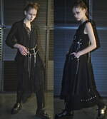 リミ フゥ“花柄レース”のアシンメトリードレス＆安全ピンのチェーン配したドレープジャケット｜写真39