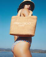 ジミー チュウ24年夏ビーチアイテム - リボン付きミュールやロゴ入りカゴバッグ、スイムウェアも｜写真27