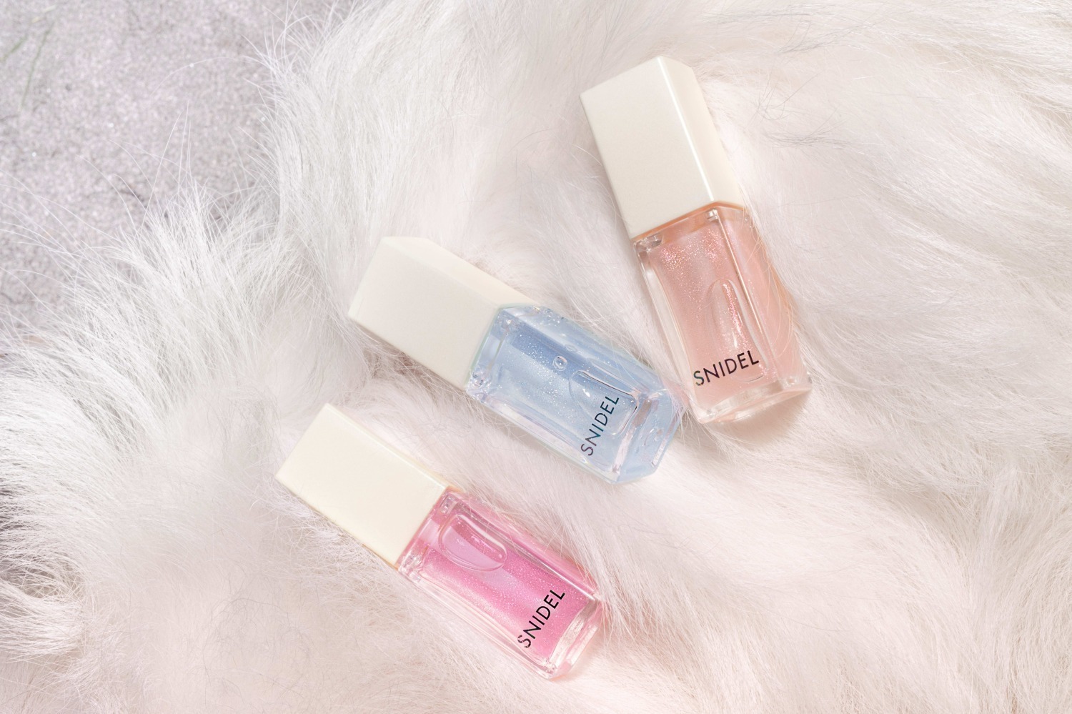 スナイデル ビューティ24年夏コスメ第2弾、“パール煌めく”リップオイル＆甘いピンクのアイライナー