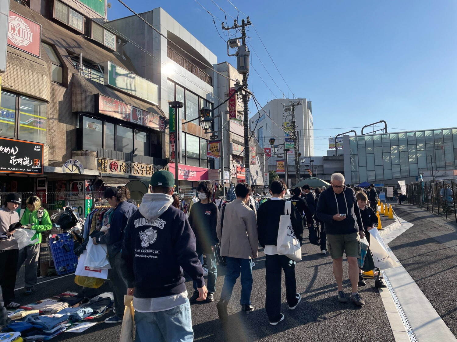 「下北沢古着マーケット＋」コートやジャケットなど春アイテムが集結、下北沢駅前にて開催｜写真4